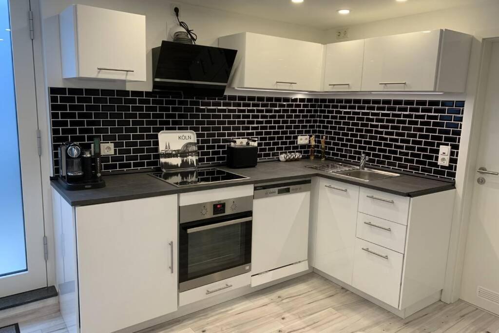 Modern Renovated Apartment Suited For Business Consultants - In Close Distance To Dt, Dhl And Un Campus - Reserved Parking Bonn Exteriér fotografie