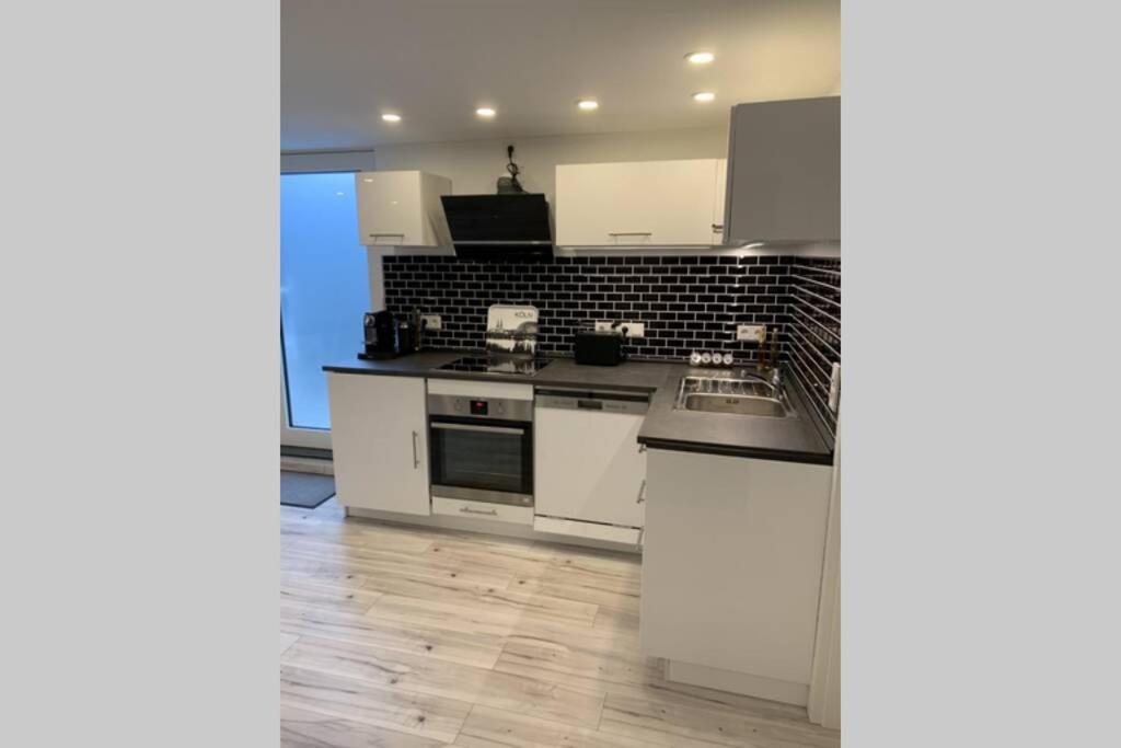 Modern Renovated Apartment Suited For Business Consultants - In Close Distance To Dt, Dhl And Un Campus - Reserved Parking Bonn Exteriér fotografie